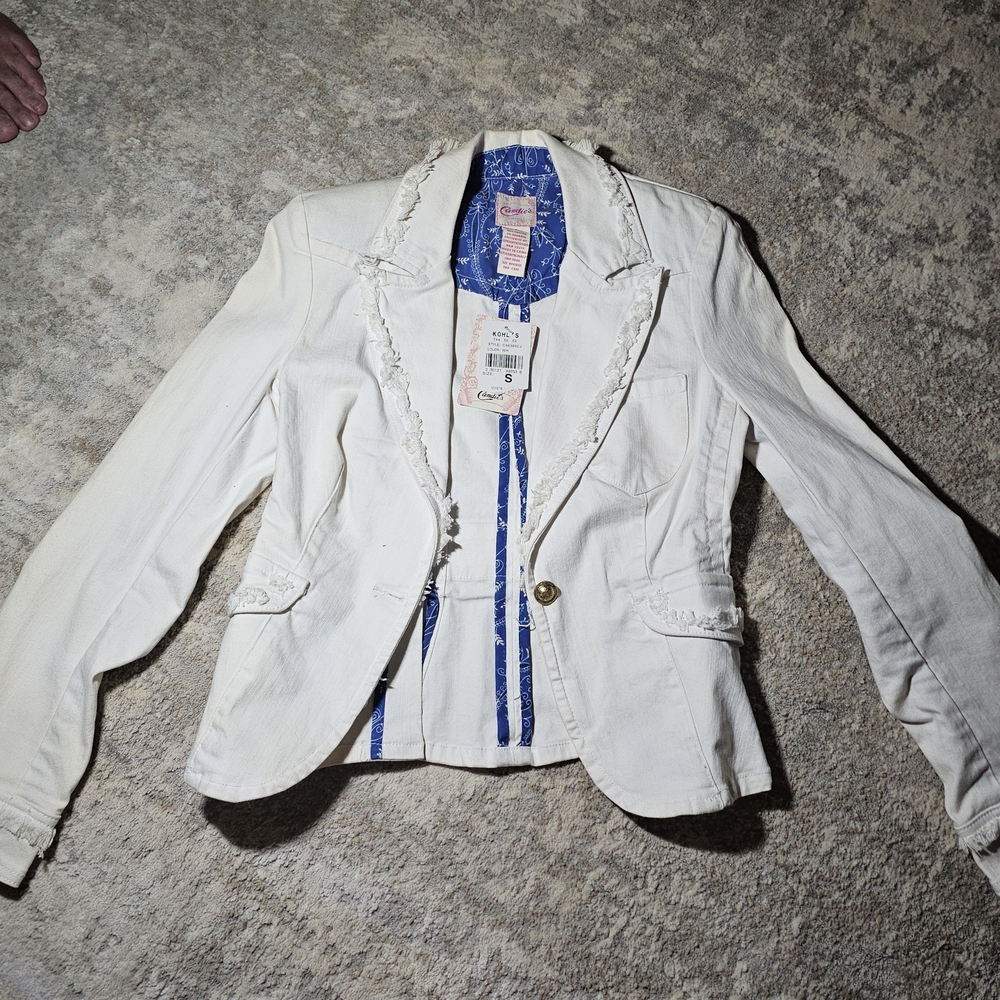 Candie's White Blazer with Notched Lapels and Structured Shoulders